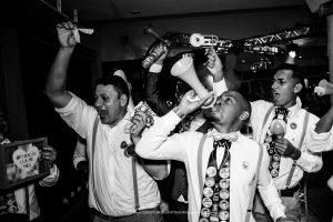 Gravata do noivo entre as tradições da festa de casamento
