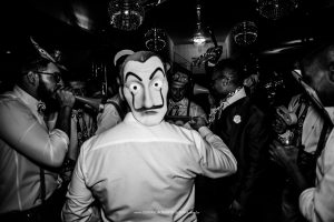 Padrinhos participam das tradições da festa de casamento